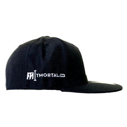 GORRA FITTED AZUL MARINO LOGO TM BLANCO